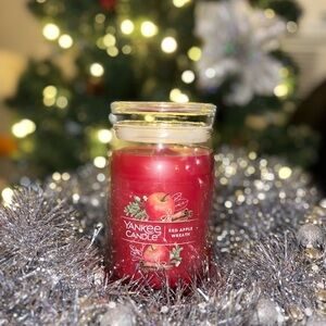 Yankee Candle Festive Red Apple Wreath 20 oz double wick